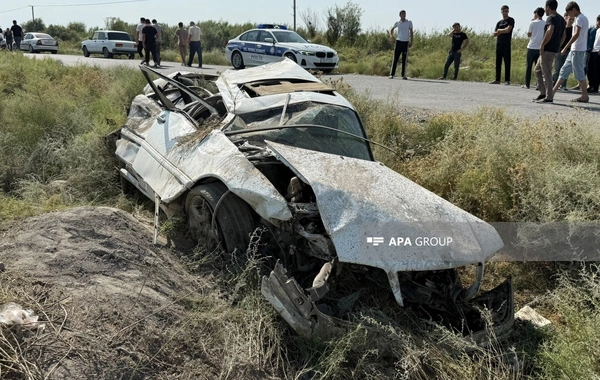 Zərdabda maşın dirəyə çırpılıb, ölən və xəsarət alanlar var