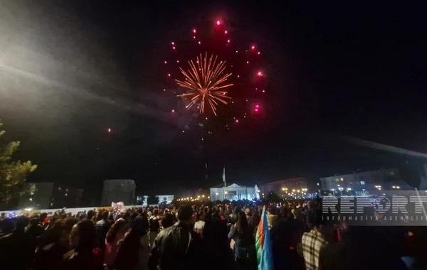 Naxçıvanda Zəfər Günü münasibətilə möhtəşəm atəşfəşanlıq olub