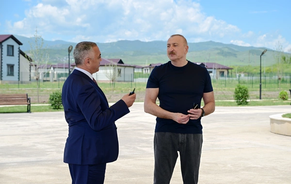 Prezident İlham Əliyev Xocalıda hərbi qulluqçular üçün nəzərdə tutulan fərdi evlərdə yaradılmış şəraitlə tanış olub