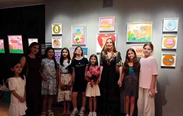 Арзу Алиева побывала в художественной галерее Gallery