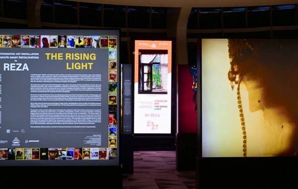 Leyla Əliyeva "Yüksələn işıq" sərgisində iştirak edib