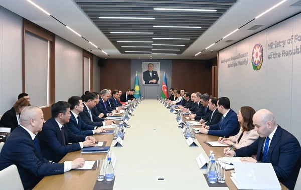 Azərbaycan və Qazaxıstan XİN başçıları arasında geniştərkibli görüş keçirilib