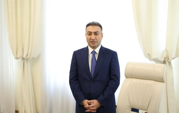 Анар Байрамов представлен коллективу Министерства здравоохранения
