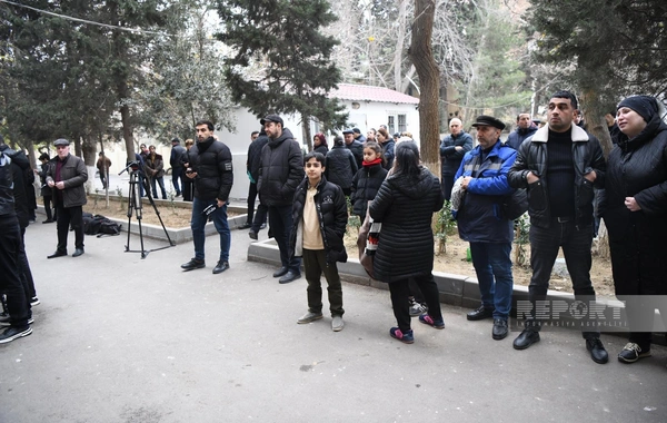 Aktauda qəzaya düşən təyyarənin kapitanı İqor Kşnyakinin xatirəsi Bakıda ehtiramla yad olunur