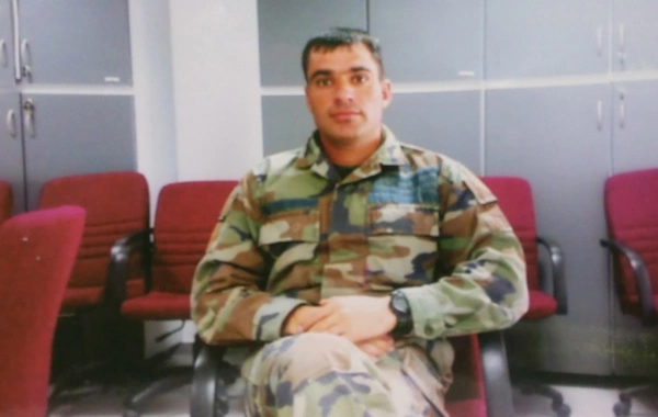 Zakir Həsənov Milli qəhrəmanların ailələlərinə medallar təqdim edib