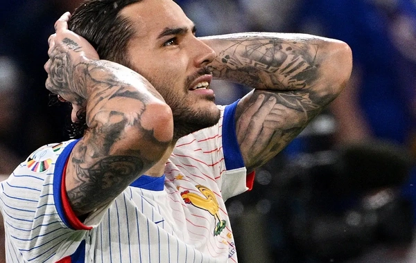 Fransız futbolçu eskort qızlar üçün furqon almaqda ittiham olundu