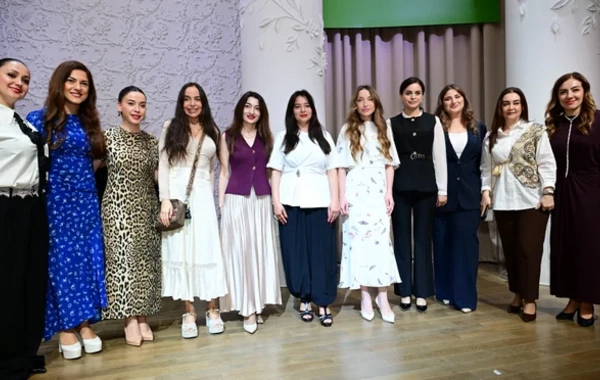 Leyla Əliyeva və Alyona Əliyeva Müstəqillik Gününə həsr olunmuş konserti izləyiblər
