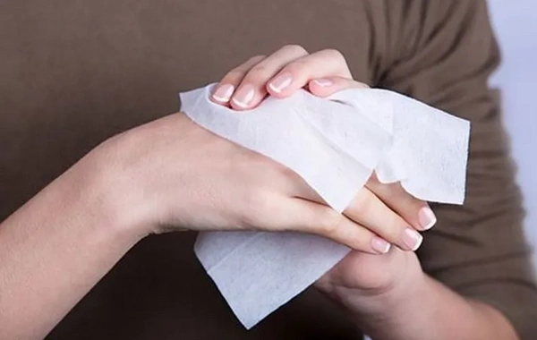 Nəm salfetlər sağlamlıq üçün TƏHLÜKƏLİDİR?