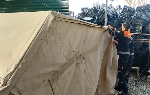 Evi yararsız vəziyyətə düşən ailəyə çadır qurdular