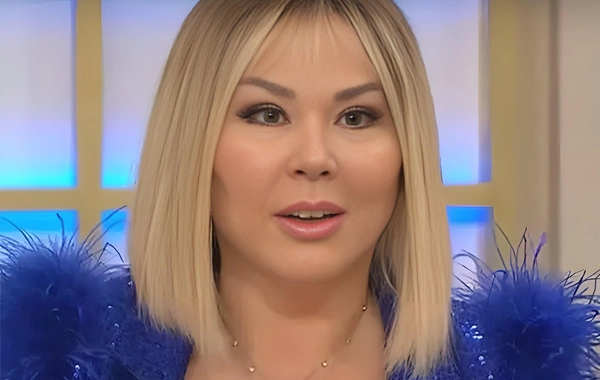 64 yaşlı müğənni: "Üz dərim qırışmasın deyə sağa-sola çevrilmədən yatıram"