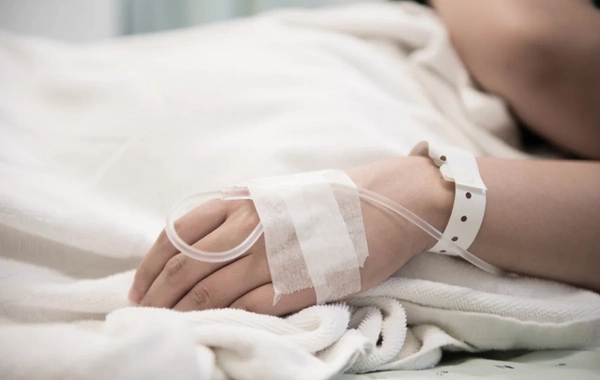 Neftçalada avtomobil piyadanı vuraraq öldürüb