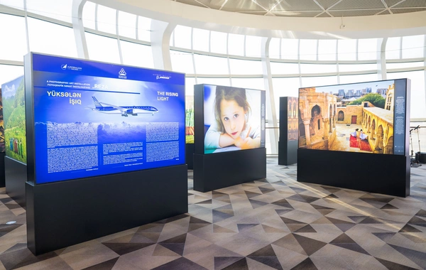 "Yüksələn işıq": REZA-nın fotosərgisi Heydər Əliyev Beynəlxalq Aeroportunda təqdim olunur