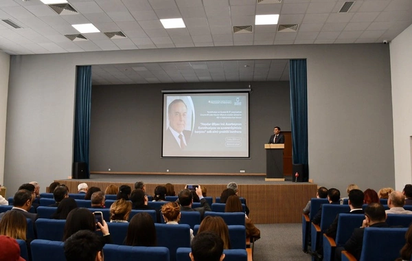 Qarabağ Universitetində Heydər Əliyevin anadan olmasının 102-ci ildönümünə həsr olunmuş konfrans keçirilib