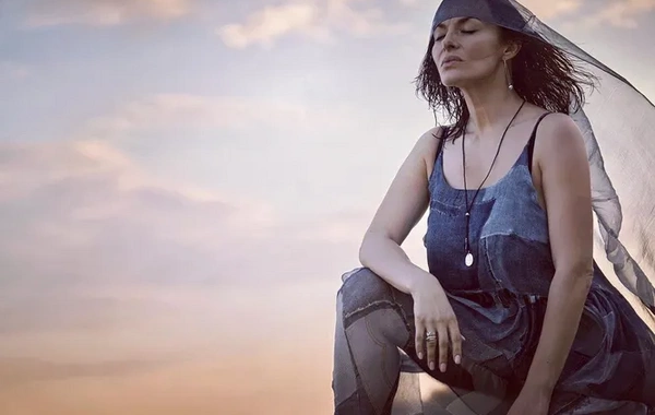 Evli iş adamı ilə eşq yaşayan və hazırda ektrasens olan MÜĞƏNNİNİN HEKAYƏSİ