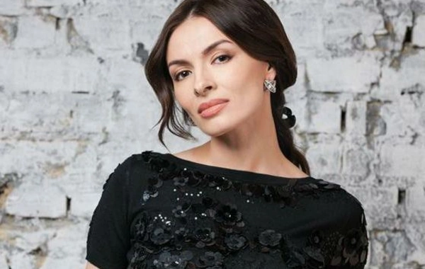 Evli iş adamı ilə eşq yaşayan və hazırda ektrasens olan MÜĞƏNNİNİN HEKAYƏSİ