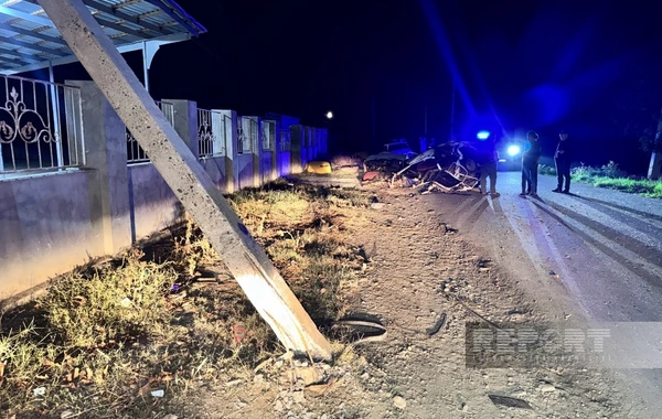 Samuxda ağır yol qəzası - Avtomobil iki hissəyə bölündü, xəsarət alan var