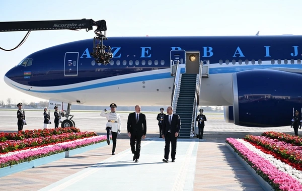 Президент Ильхам Алиев прибыл с визитом в Узбекистан