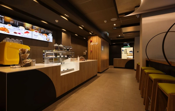 Yeni "McDonald"s" restoranı "Port Baku Mall"un qarşısında fəaliyyətə başlayıb