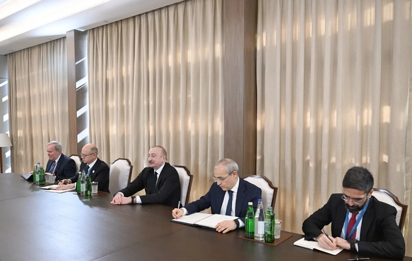 İlham Əliyev Avropa Komissiyasının enerji və mənzil siyasəti üzrə komissarını qəbul edib