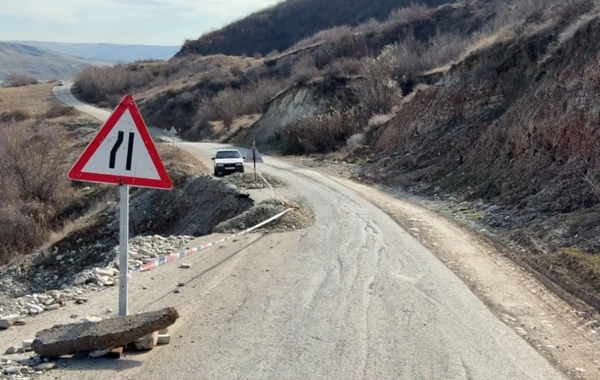 Şamaxı-Qonaqkənd yolunda yenidən torpaq sürüşməsi: Hərəkət üçün təhlükə yaranıb