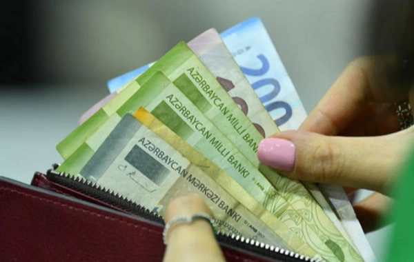 В Баку среднемесячная зарплата выросла почти на 9%