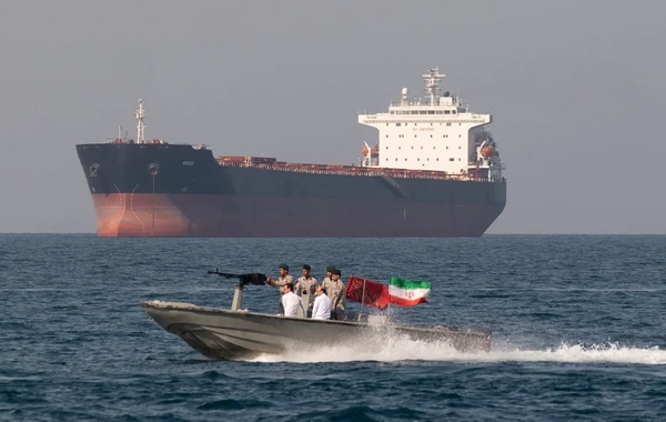 Hörmüz boğazında daha bir gəmi VURULDU