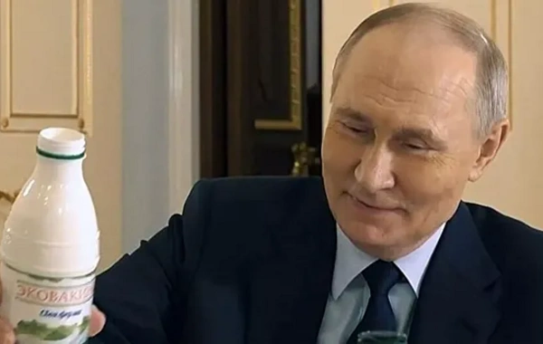 Putinin yediyi kefirin faydaları - Ruslar maketlərə axın edib "prezident kefiri" alır