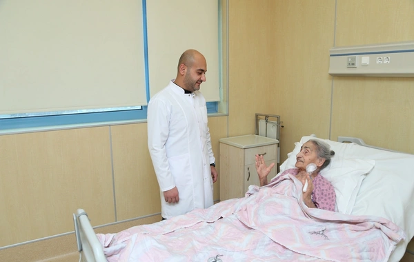 Yeni Klinikada 90 yaşlı pasiyent üzərində yüksək riskli əməliyyat uğurla icra edilib