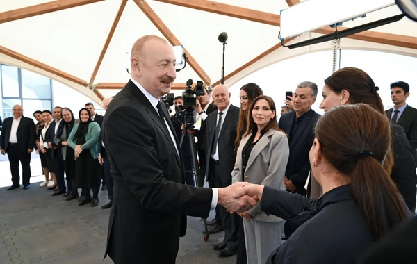 Prezident və birinci xanım Cəbrayıl rayonunun Şükürbəyli kəndinə köçən sakinlərlə görüşüblər
