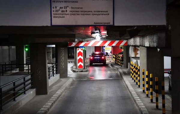 Əməkdar artist parkinqdə qadınla dava etdi