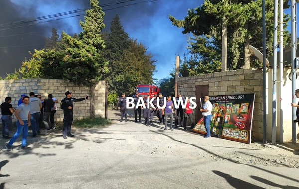 Biləcəridə yanğın səbəbindən polis əməkdaşları əraziyə nəzarəti gücləndirib