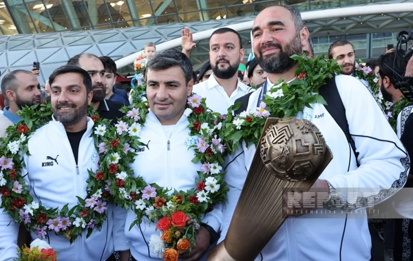 Avropa çempionatında qızıl medal qazanan Azərbaycanın minifutbol millisi Vətənə qayıdıb