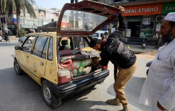 Pakistanda kütləvi iğtişaşlar səbəbindən komendant saatı tətbiq edildi