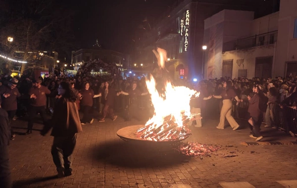 İçərişəhərdə təntənəli bayram tonqalı qalanıb