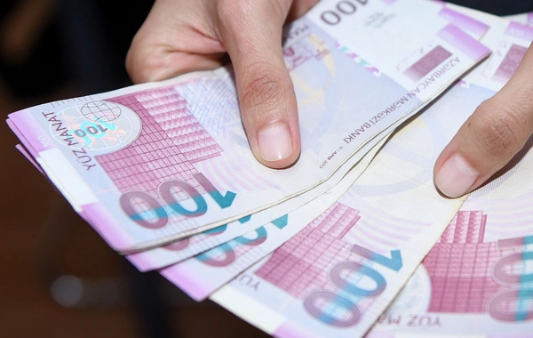 В Хырдалане мужчина лишился 1350 манатов из-за социального эксперимента