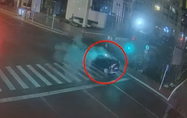 Bakıda hərəkətdə olan maşın YANIB