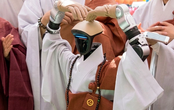 Cənubi Koreyada robot buddizmə qəbul edildi