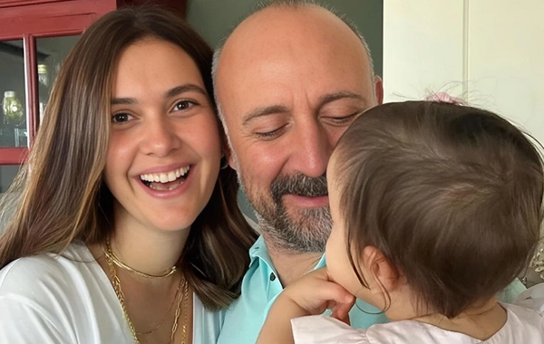 Halit Ergenç bu səbəbdən övladlarının şəkilini sildirdi