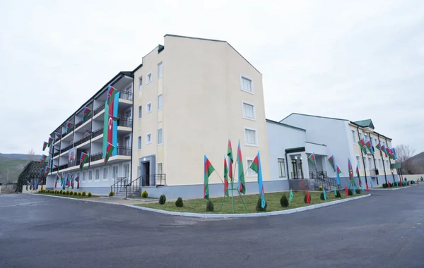 Azərbaycanda bir qrup hərbçiyə MƏNZİLLƏR VERİLDİ