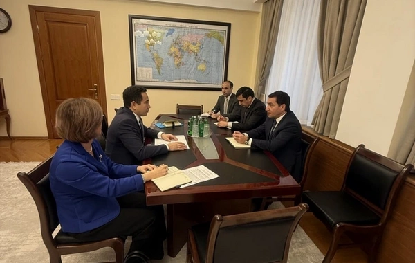 Hikmət Hacıyev Qazaxıstan səfiri ilə əməkdaşlığı müzakirə edib