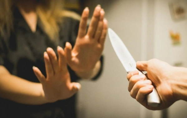 Gəncədə qadın bıçaqlandı: Əri şübhəli bilinir