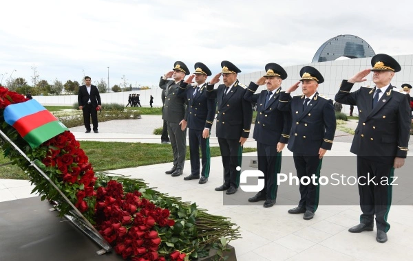 Azərbaycan xalqı Zəfər parkını ziyarət edir