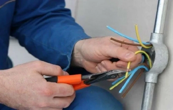 Astarada elektrik dirəyində təmir aparan şəxs faciəli şəkildə öldü