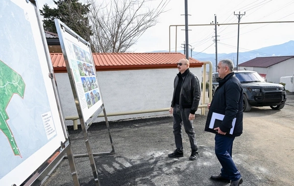 Президент Ильхам Алиев ознакомился с работами, проведенными в селе Чапар Агдеринского района