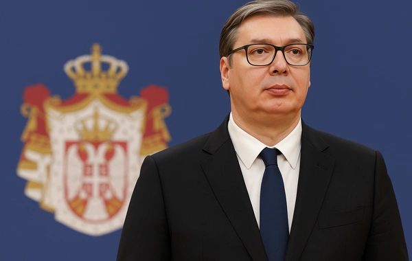 Самолёт Александра Вучича экстренно приземлился в Баку