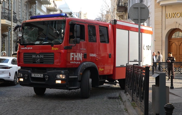 "Fəvvarələr meydanı"nda TƏLİM - Yanğınsöndürən maşınlar sərbəst hərəkət edə bilmədi