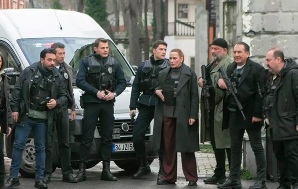 Bu aktyor da Arka Sokakları tərk etdi