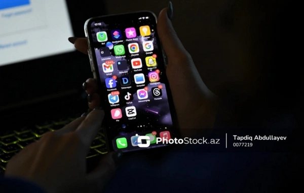 Bahalı telefon həvəsi: Ehtiyac, yoxsa trend?