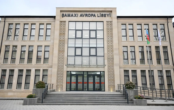 Кадры из Шамахинского европейского лицея, в открытии которого участвовал Президент