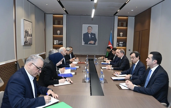 Ceyhun Bayramov İran XİN rəsmisi ilə ikitərəfli münasibətləri müzakirə edib